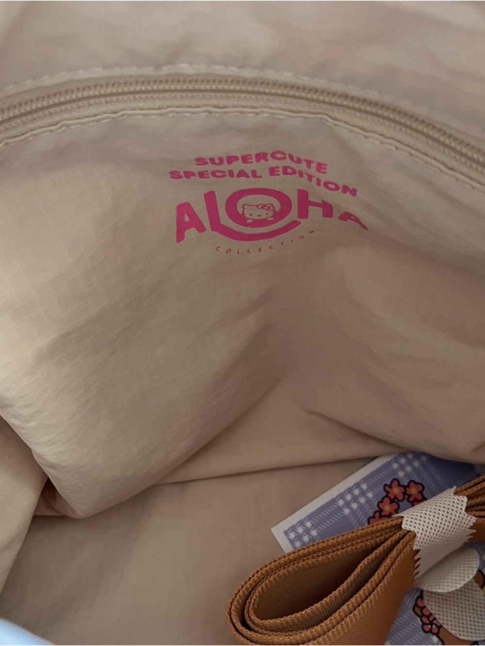 Aloha Collection X Hello Kitty stubby duffle bag in periwinkle palaka - Picture 7 of 10